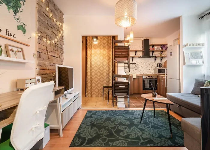 Lush Apartment *